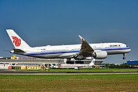 An Airbus A350-900 in the current livery used on Airbus aircraft, the Chinese name has a smaller size than the livery used on Boeing aircraft. 